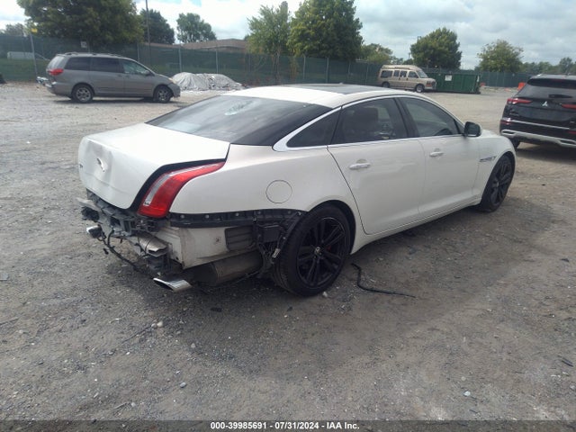 2011 JAGUAR XJ SAJWA2GB4BLV01793 Photo 3