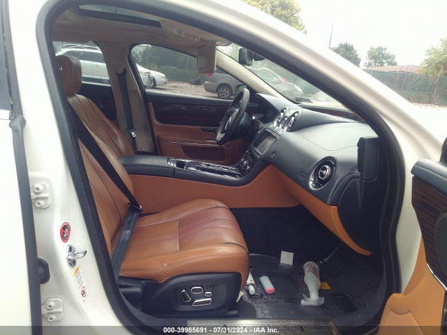 2011 JAGUAR XJ SAJWA2GB4BLV01793 Photo 4