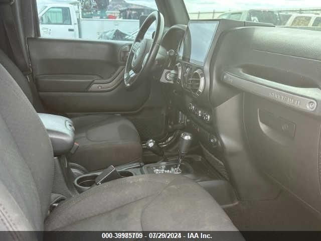 1C4BJWDG3HL749370 Jeep Wrangler Unlimited Sport 4x4