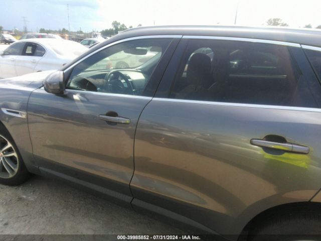 SADCJ2FXXKA610855 Jaguar F-pace 25t Premium