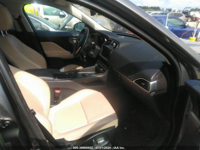 SADCJ2FXXKA610855 Jaguar F-pace 25t Premium