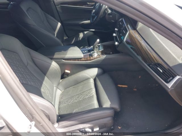 WBA13AG03NCK04284 BMW 530e