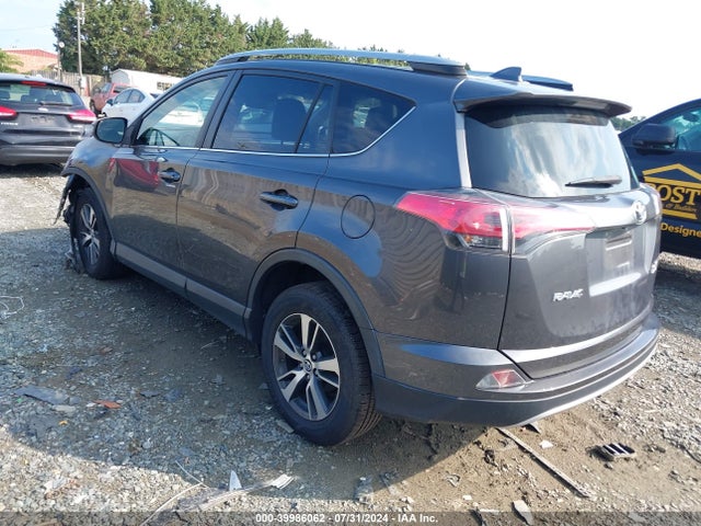 Toyota Rav4 Xle 2018 JTMRFREV2JJ717543 Image 3