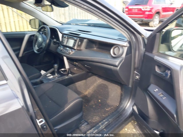 Toyota Rav4 Xle 2018 JTMRFREV2JJ717543 Image 5
