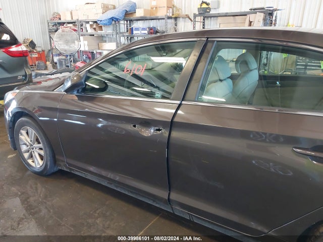 Hyundai SONATA SE 2016 5NPE24AF0GH315484 Image 17