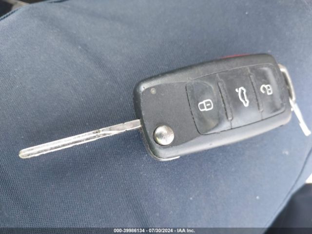 1VWAA7A32JC011713 Volkswagen Passat 2.0t R-line/2.0t S