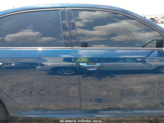 1VWAA7A32JC011713 Volkswagen Passat 2.0t R-line/2.0t S