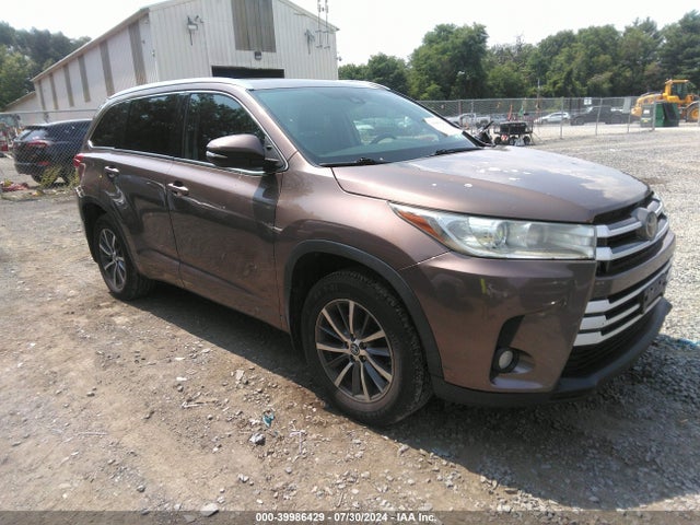 Toyota Highlander Se/xle 2018 5TDJZRFH3JS803542 Image 1