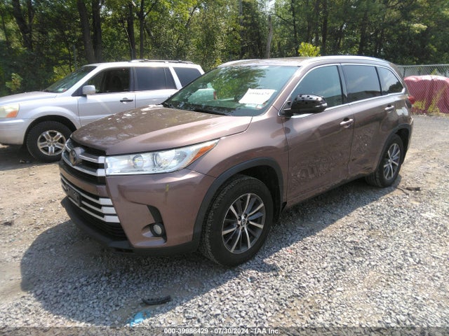Toyota Highlander Se/xle 2018 5TDJZRFH3JS803542 Image 2