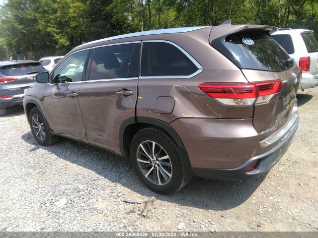 Toyota Highlander Se/xle 2018 5TDJZRFH3JS803542 Image 3