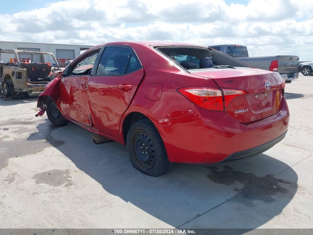 Toyota COROLLA LE 2018 5YFBURHE2JP762125 Image 3