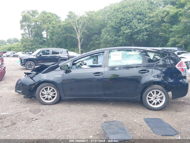 Toyota Prius V Two 2016 JTDZN3EU5GJ051858 Image 13