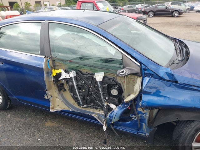 Hyundai SONATA ECO 2017 5NPE24AA9HH528214 Image 18