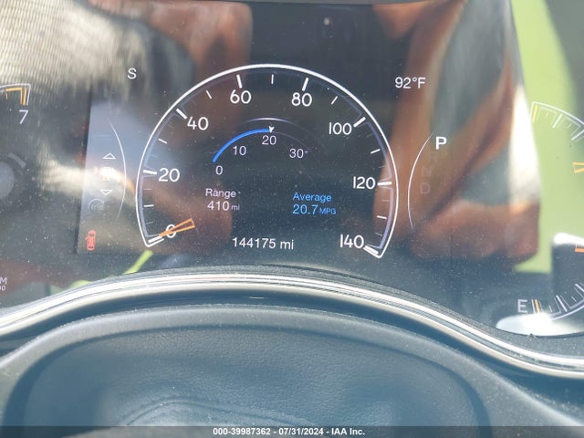 1C4RJEAG3HC813372 Jeep Grand Cherokee Laredo 4x2