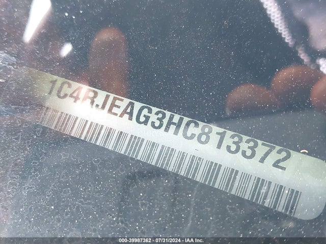 1C4RJEAG3HC813372 Jeep Grand Cherokee Laredo 4x2