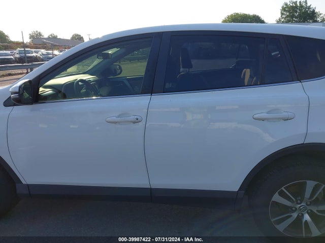 Toyota Rav4 Xle 2018 JTMWFREV2JJ209303 Image 15