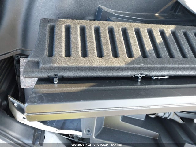Toyota Rav4 Xle 2018 JTMWFREV2JJ209303 Image 18