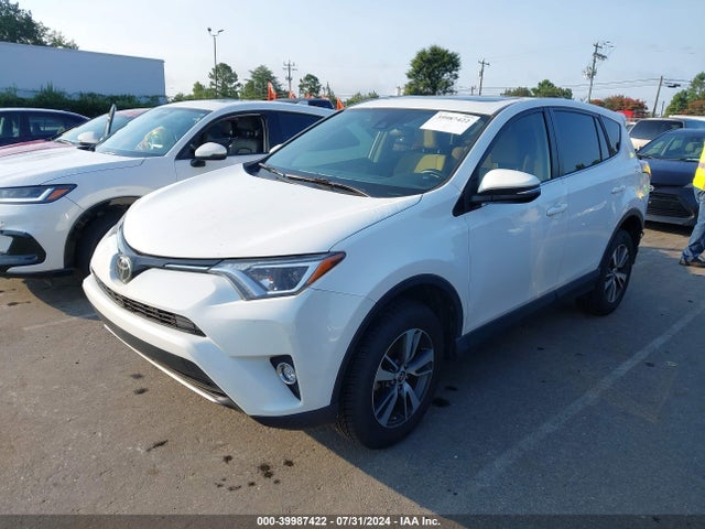 Toyota Rav4 Xle 2018 JTMWFREV2JJ209303 Image 2