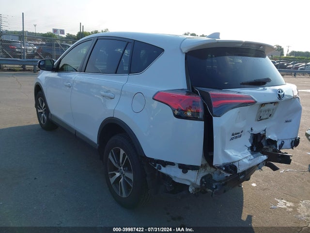 Toyota Rav4 Xle 2018 JTMWFREV2JJ209303 Image 3