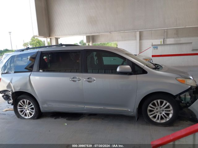 5TDYK3DC7FS555763 Toyota Sienna Xle 8 Passenger