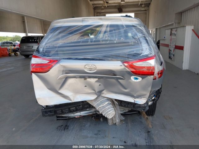 5TDYK3DC7FS555763 Toyota Sienna Xle 8 Passenger