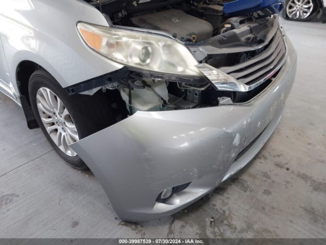 5TDYK3DC7FS555763 Toyota Sienna Xle 8 Passenger
