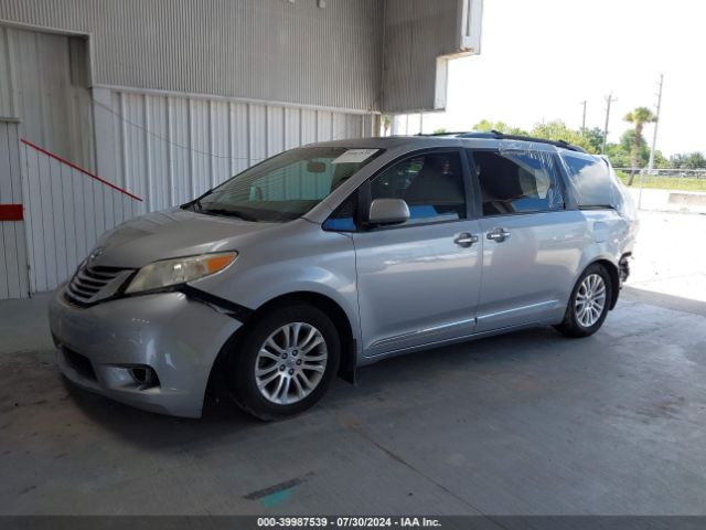 5TDYK3DC7FS555763 Toyota Sienna Xle 8 Passenger