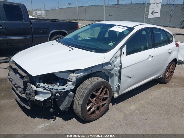 Ford FOCUS SE 2015 1FADP3K2XFL314703 Image 2