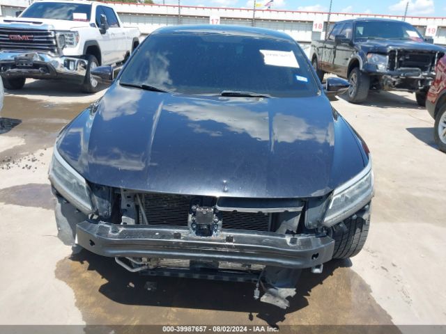 1VWDT7A33HC083862 Volkswagen Passat 1.8t R-line