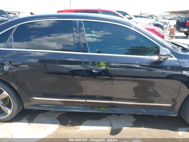 1VWDT7A33HC083862 Volkswagen Passat 1.8t R-line