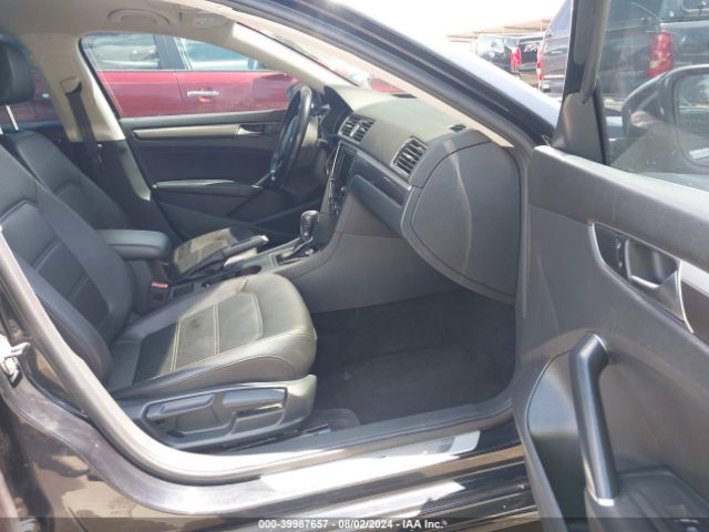 1VWDT7A33HC083862 Volkswagen Passat 1.8t R-line