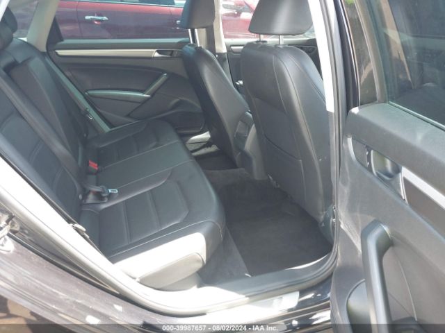 1VWDT7A33HC083862 Volkswagen Passat 1.8t R-line