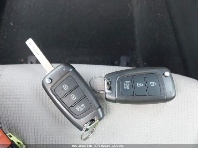 KMHRC8A3XNU171582 Hyundai Venue Sel