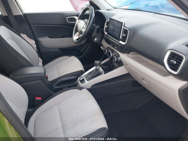 KMHRC8A3XNU171582 Hyundai Venue Sel
