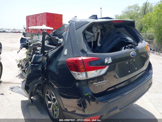 Subaru Forester Premium 2019 JF2SKAECXKH558567 Image 3