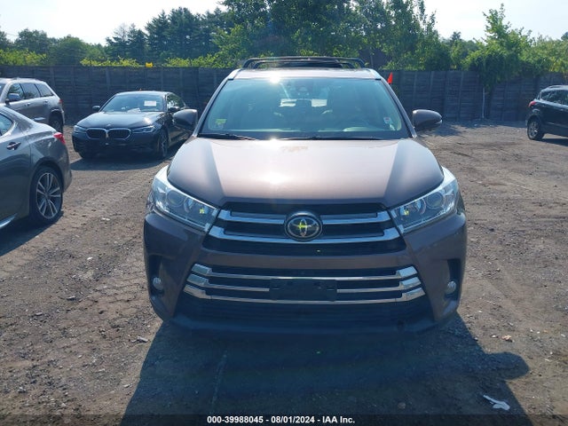 Toyota Highlander Limited Platinum 2017 5TDDZRFH5HS387582 Image 12