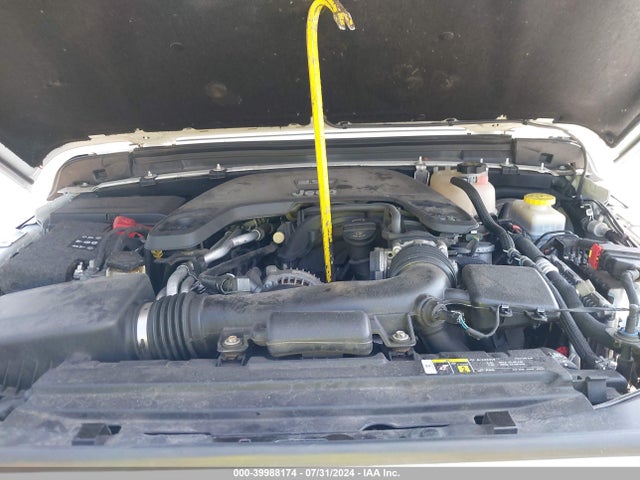 1C4HJXEG0JW184921 Jeep Wrangler Unlimited Sahara 4x4