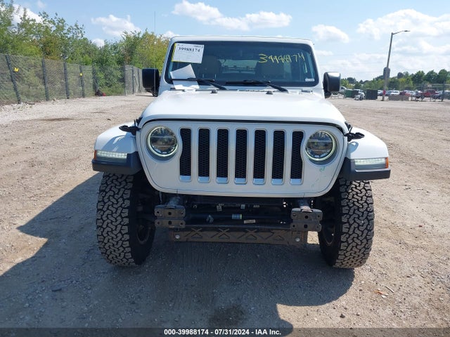 1C4HJXEG0JW184921 Jeep Wrangler Unlimited Sahara 4x4