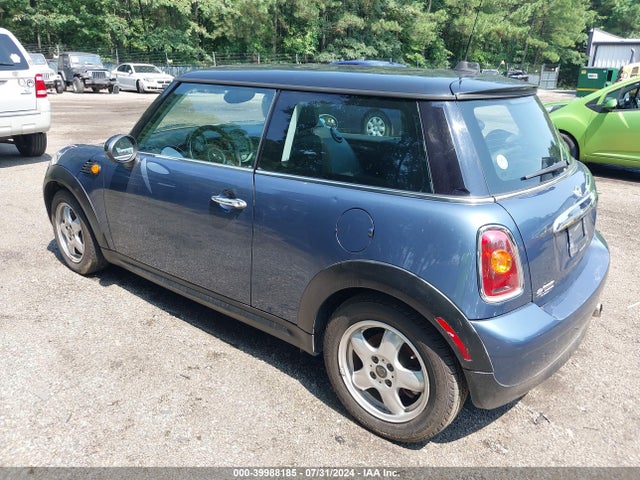 2010 MINI COOPER WMWMF3C50ATU79266 Photo 2