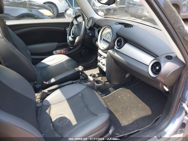 2010 MINI COOPER WMWMF3C50ATU79266 Photo 4