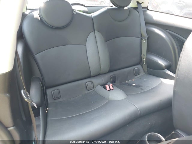 2010 MINI COOPER WMWMF3C50ATU79266 Photo 7