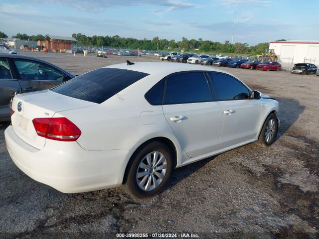 1VWAT7A39FC101958 Volkswagen Passat 1.8t Wolfsburg Edition