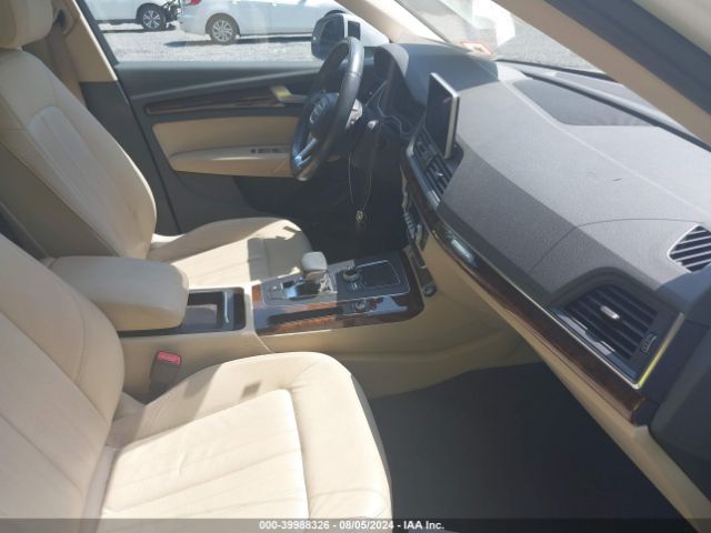 WA1BNAFY9J2059500 Audi Q5 2.0t Premium/2.0t Tech Premium
