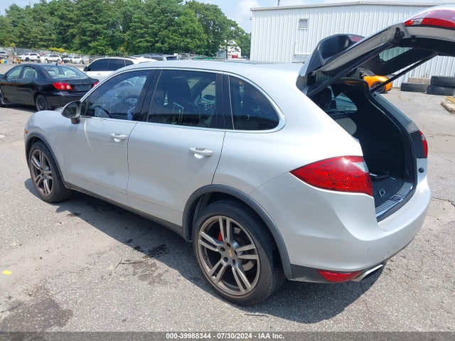 2011 PORSCHE CAYENNE WP1AB2A22BLA51784 Photo 2