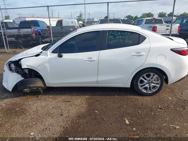 Scion IA 2016 3MYDLBZV6GY132703 Image 14