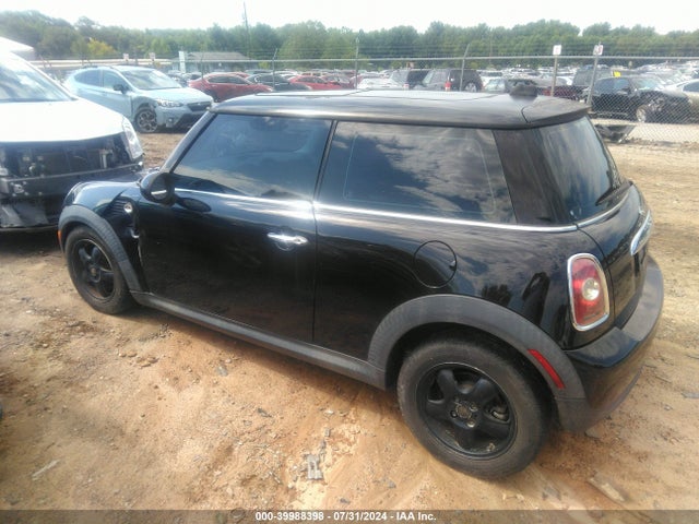 2010 MINI COOPER WMWMF3C50ATZ62319 Photo 2