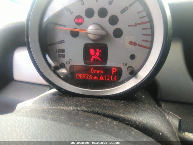 2010 MINI COOPER WMWMF3C50ATZ62319 Photo 6