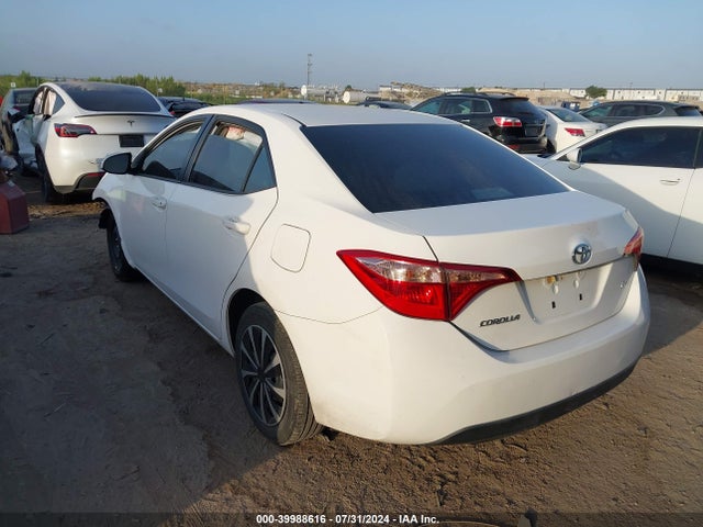 Toyota COROLLA LE 2018 2T1BURHE4JC001774 Image 3