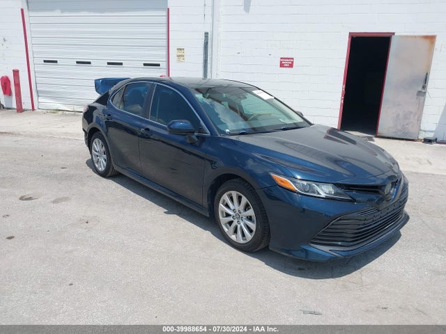 Toyota CAMRY LE 2018 4T1B11HK4JU641952 main image
