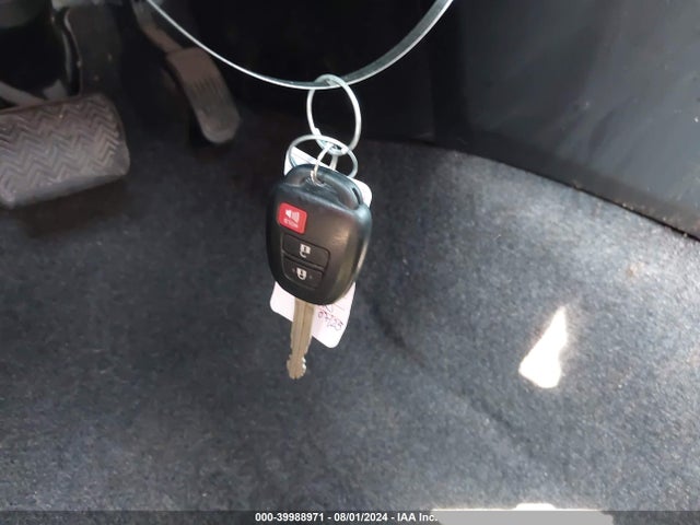 Toyota RAV4 LE 2018 JTMZFREV6JJ179610 Image 11
